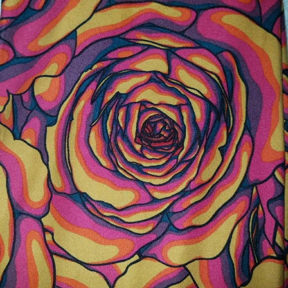 🚫SOLD!!!🚫NWOT Lularoe Mommy & Me Disney Roses - Picture 3 of 3